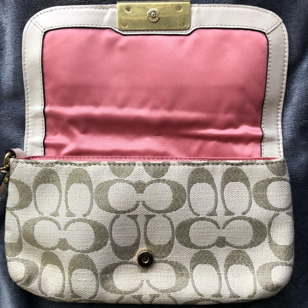 Coach Wristlet ✨ - Picture 4 of 5